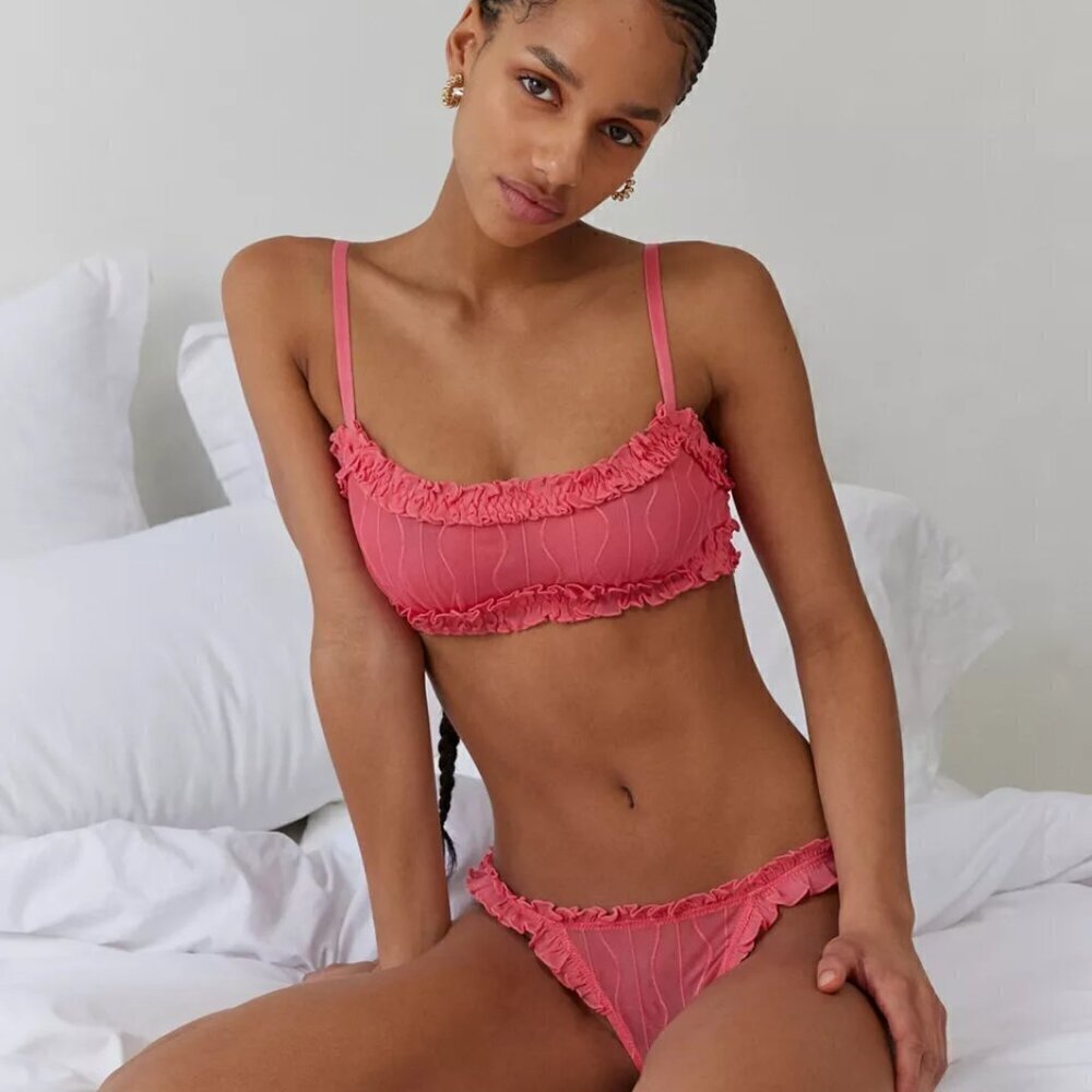 NWT UO Out From Under Make Waves Pink Scoop Ruffle Bralette